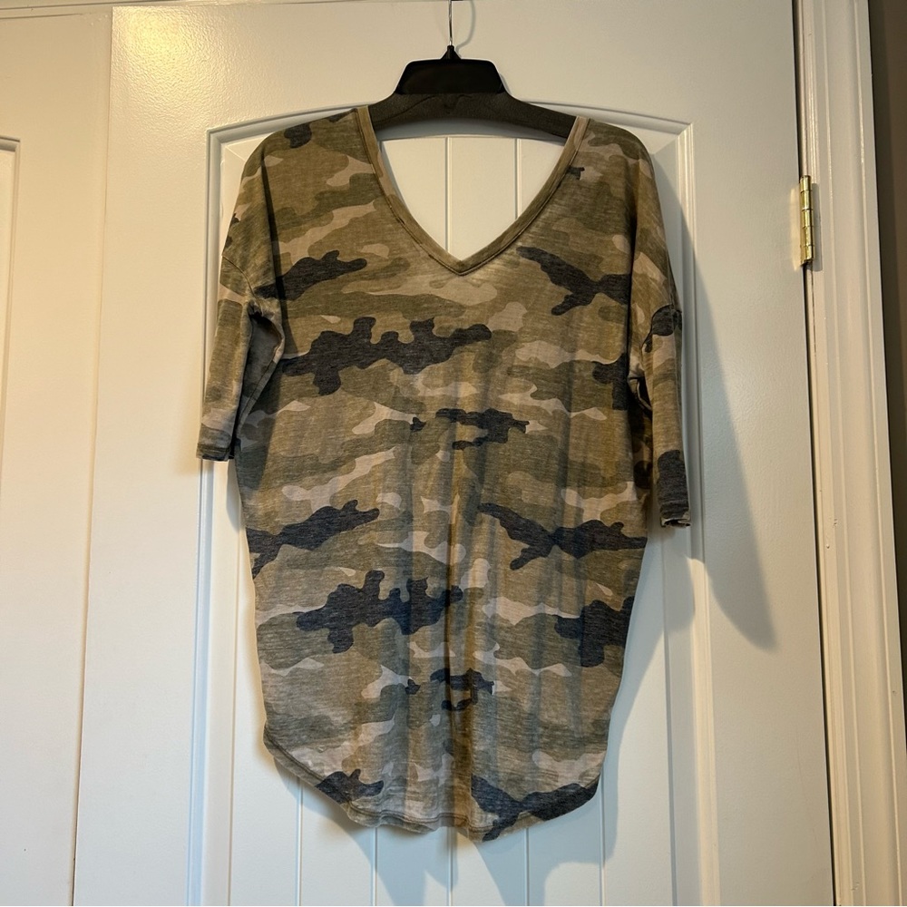 Express, V-neck, Soft, T-shirt, Camo print, size S, New with tags